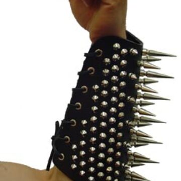 Heavily Studded Gauntlet - Spikes