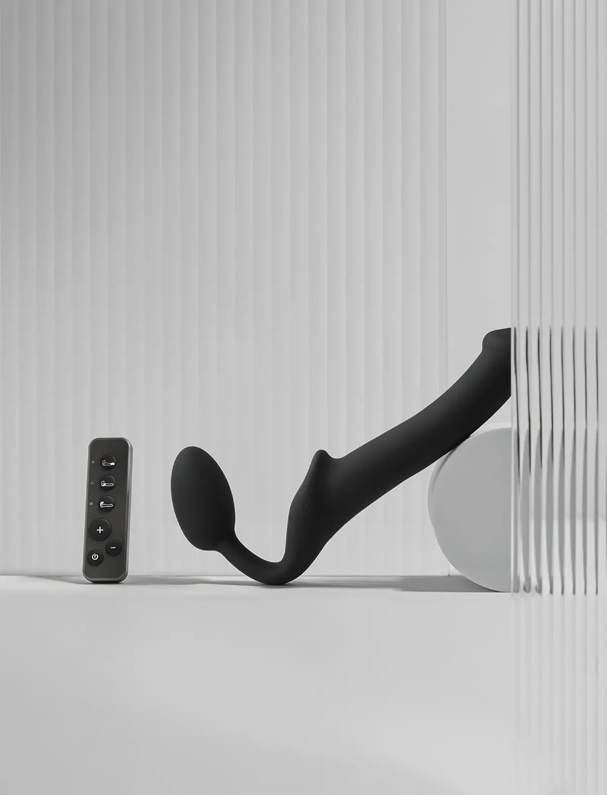 Vibrating Bendable Strapless Strap-On Dildo